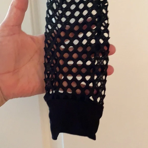 NWT crop top in a very large mesh w large sleeves, edgy, gothic, grunge - Picture 6 of 7